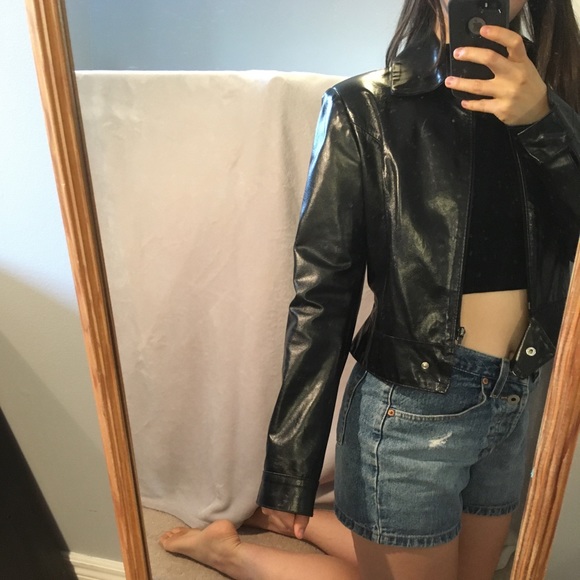 Black Shiny Cropped Leather Jacket - Picture 2 of 8